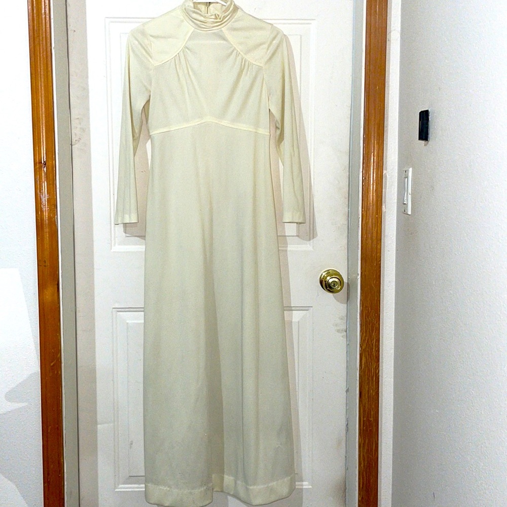 Vintage cream poly maxi. Long sleeves. Very cool! Small.